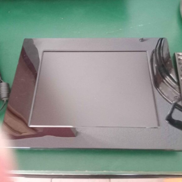 Sony s-frame digital photo frame DPF-D810 8" - Picture 2 of 4